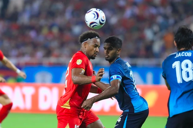 Đội tuyển Việt Nam có thể rơi vào bảng đấu nhẹ ở vòng loại World Cup, chung bảng với Singapore (áo xanh)
