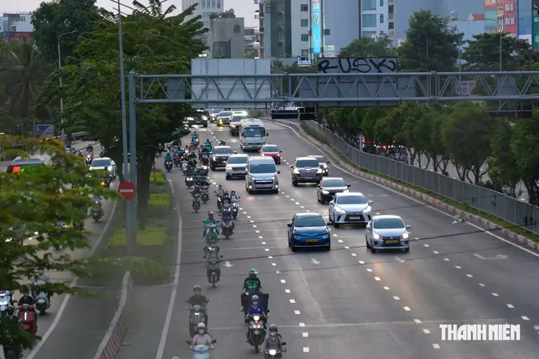 Gặp biển P.132 trên đường, tài xế phải nhường cho xe đối diện đi trước