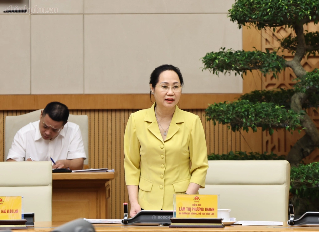 Bộ trưởng Văn hóa, Thể thao và Du lịch Lâm Thị Phương Thanh phát biểu tại cuộc họp sáng 12/10. Ảnh: VGP