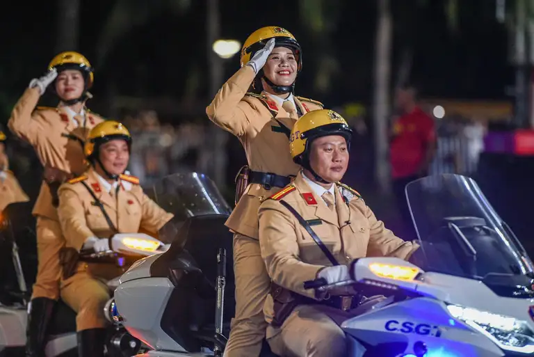 Mãn nhãn màn trình diễn 'thép' của Cảnh sát đặc nhiệm giữa mưa Đà Nẵng- Ảnh 5.
