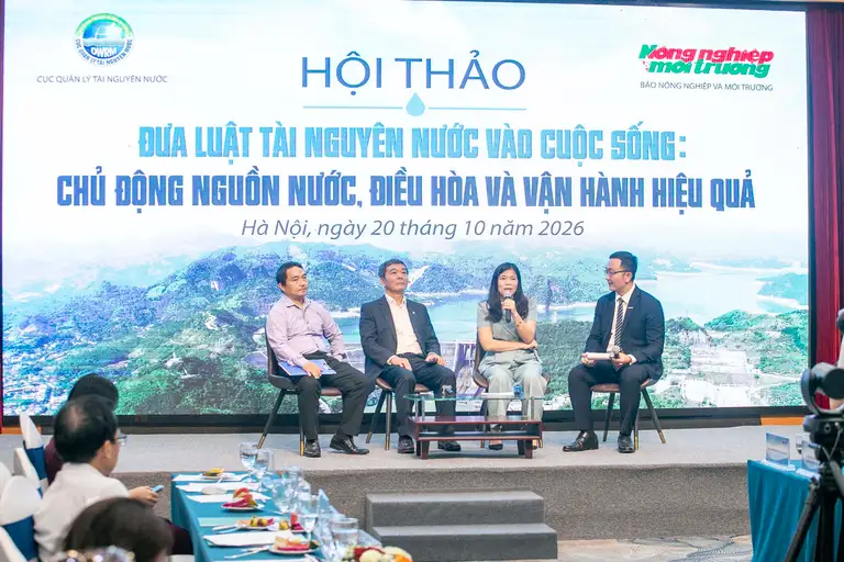 Các đại biểu trao đổi tại hội thảo - Ảnh: C.TUỆ