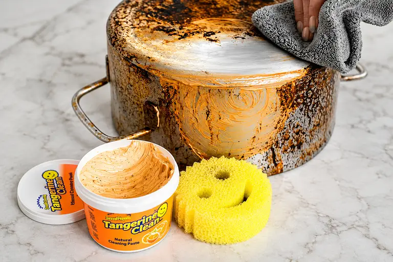 Tangerine Clean được đánh giá cao nhờ thành phần tự nhiên và khả năng đánh bay các vết bẩn, cặn bám lâu như dầu mỡ