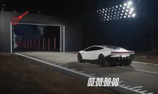 Quả chuối bí ẩn trong màn tăng tốc kỷ lục của Tesla Roadster