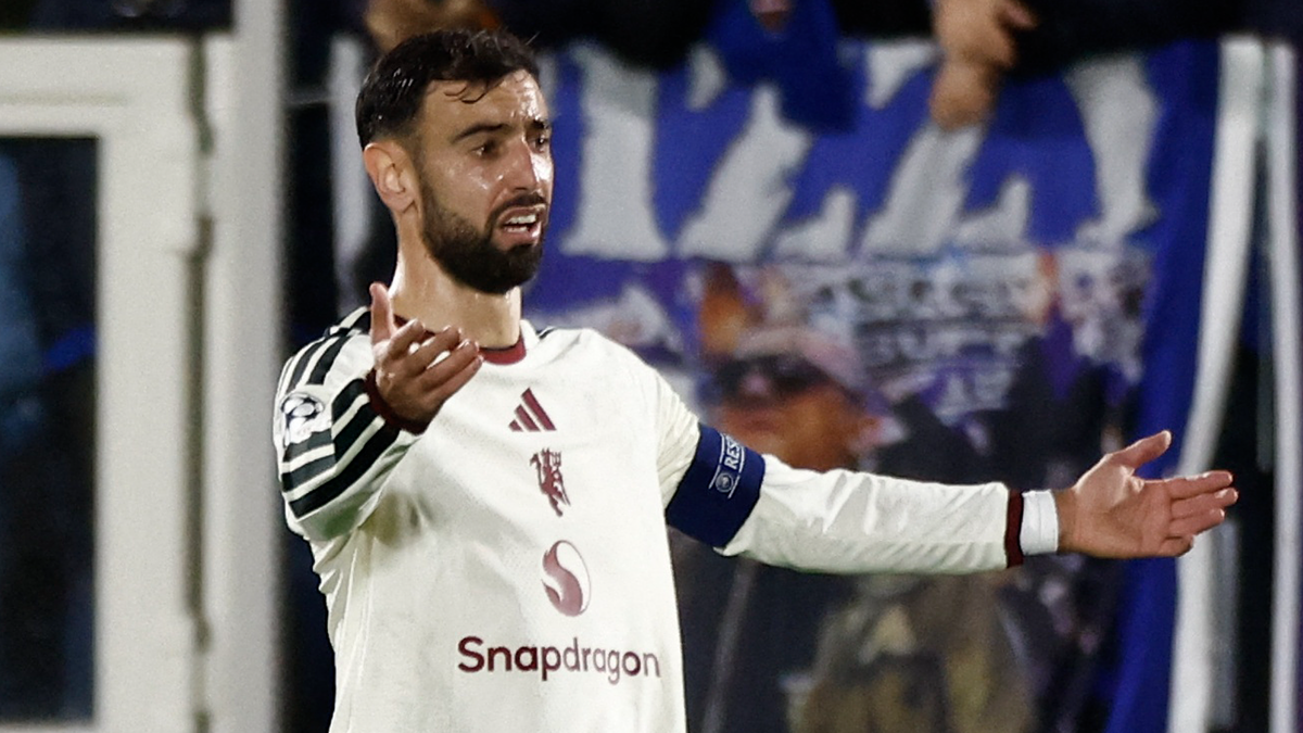 Carragher: 'Bruno Fernandes là nỗi hổ thẹn của Man Utd'