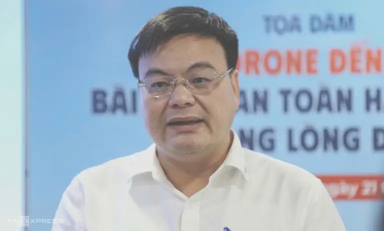 Ông Tô Tử Hà, Phó Tổng giám đốc Tổng công ty Cảng hàng không Việt Nam (ACV) phát biểu tại tọa đàm, chiều 21/8. Ảnh: Đình Văn