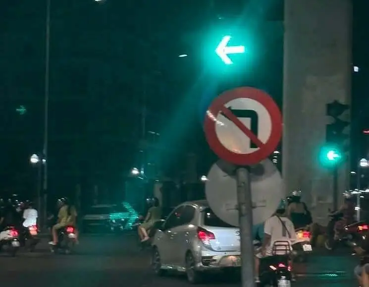 Tình huống này tôi nên đi thế nào đúng luật. Ảnh: CTV