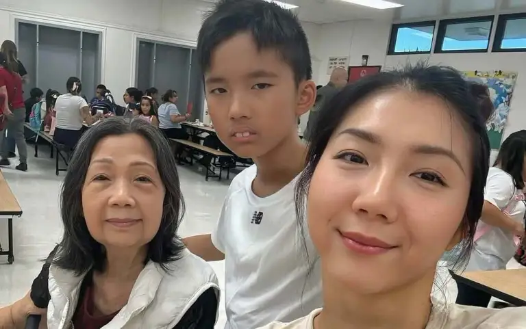Ngọc Quyên bên mẹ (trái) và con trai. Ảnh: Nhân vật cung cấp