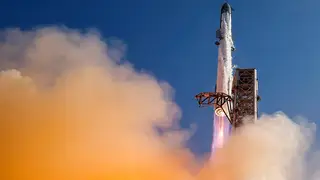 Chuyện gì xảy ra nếu SpaceX và Tesla sáp nhập?