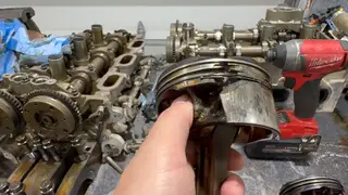 Piston động cơ bị nung chảy vì không bảo dưỡng định kỳ