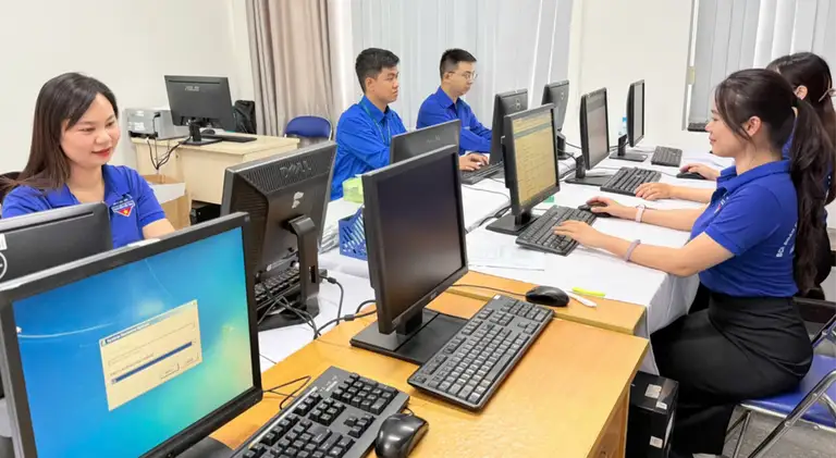 Bệnh viện Nhân dân 115 huy động 10 nhân sự thuộc Đoàn Thanh niên chuyên nhập dữ liệu. Ảnh: Tuấn Lê