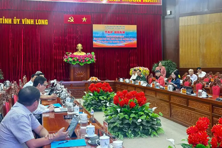 Sở Khoa học và Công nghệ Vĩnh Long tổ chức hội nghị tập huấn sử dụng một số phân hệ trên hệ thống IOC và ứng dụng trí tuệ nhân tạo Google Gemini, phục vụ công tác chuyên môn, nghiệp vụ cho các cán bộ tỉnh