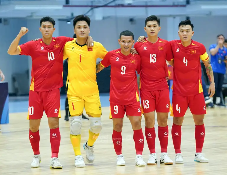 Đội tuyển futsal Việt Nam ăn mừng bàn thắng trước Afghanistan - Ảnh: AROUND FUTSAL