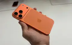 Một chiếc iPhone 17 Pro Max màu Cam Vũ Trụ bị "chôn" 250 năm