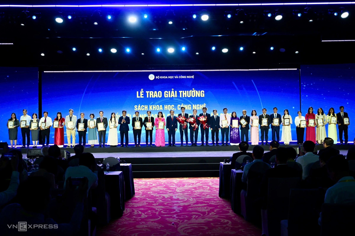 Lễ trao Giải thưởng Sách khoa học, công nghệ, đổi mới sáng tạo và chuyển đổi số năm 2026. Ảnh: Giang Huy