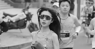 Nữ runner xinh đẹp Hàn Quốc tử vong trên đường chạy khi chỉ cách đích 500m