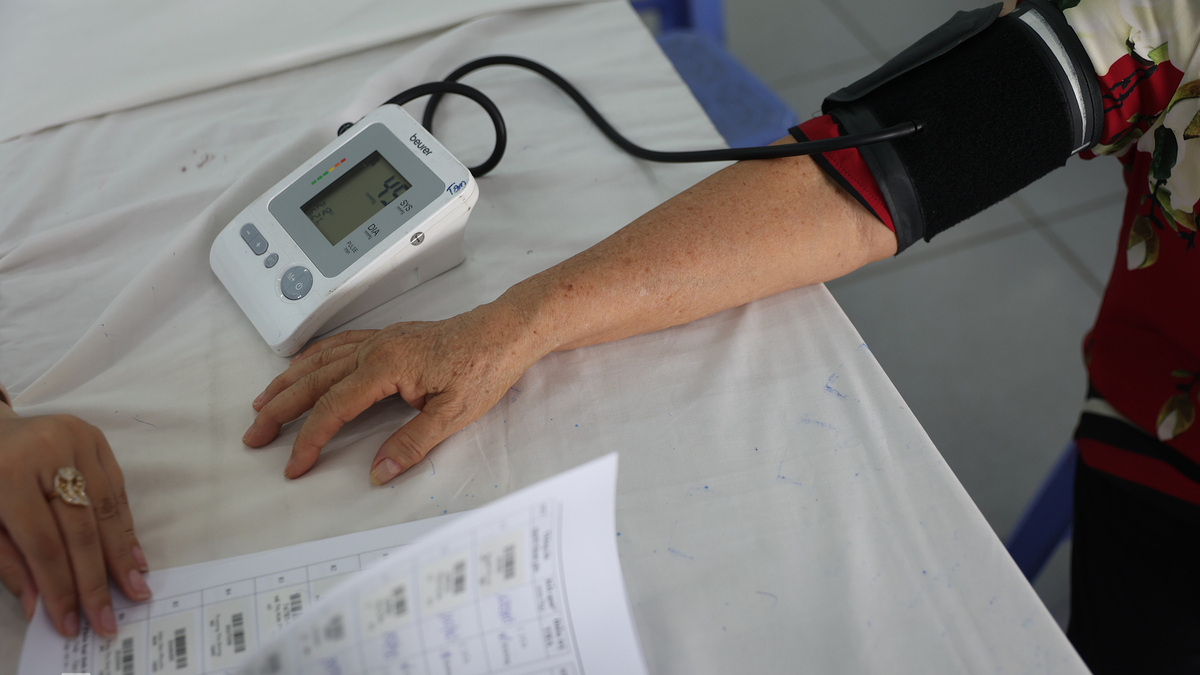 Bác sĩ ví người tăng huyết áp như 'đang ôm quả bom'