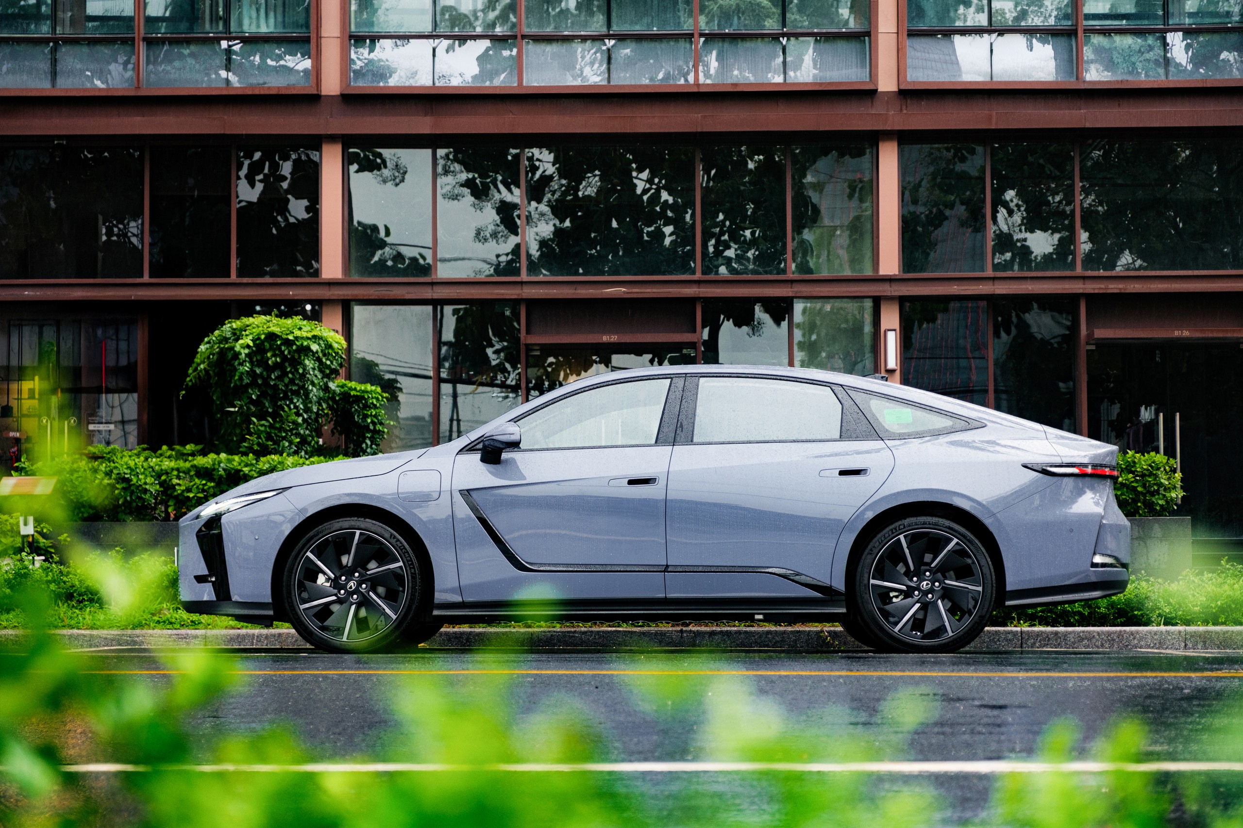 Lexus ES là trụ cột doanh số của Lexus trong nhiều thập kỷ trước