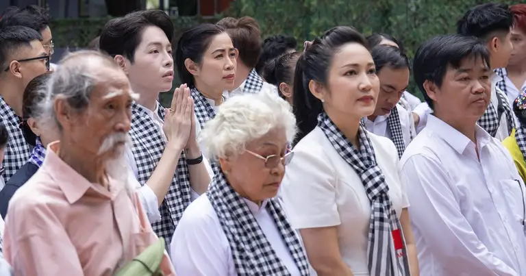 Hơn 100 văn nghệ sĩ nghẹn ngào hát giữa nơi tìm thấy hài cốt liệt sĩ ở công viên Lê Thị Riêng