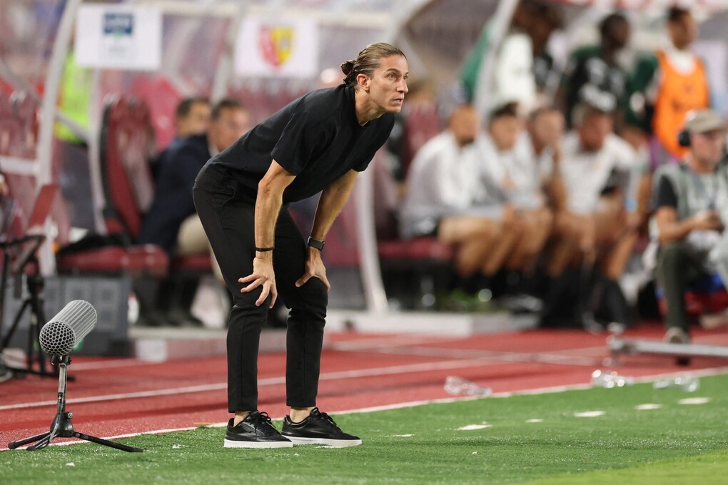 HLV Filipe Luis của Monaco phản ứng trong trận gặp Lens tại Ligue 1 trên sân Louis II, Monaco, ngày 18/9/2026. Ảnh: AFP