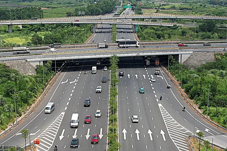 Phương án mới về vượt xe trên cao tốc được Cục CSGT đề xuất thí điểm từ quý IV/2026, nhằm nâng cao an toàn và hạn chế tình trạng chiếm dụng làn trái. (Ảnh Cục CSGT)
