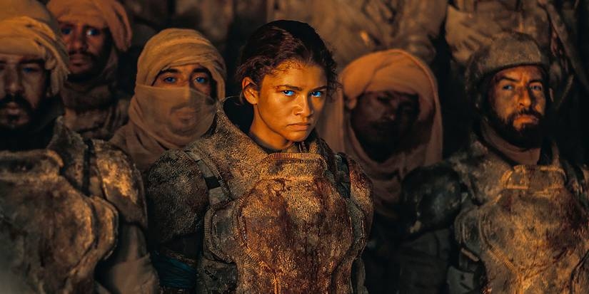 Paul Atreides dùng đội quân sa mạc Fremen đánh bại quân đoàn Sardaukar và tiến hành cuộc thánh chiến vũ trụ khiến 61 tỷ người thiệt mạng để lập nên đế chế. Sau khi nắm quyền, người Fremen lặp lại vết xe đổ của Sardaukar: thoái hóa thành giai cấp đặc quyền, mê muội trong quyền lực và nước ngọt, biến thành công cụ cho tầng lớp tăng lữ.