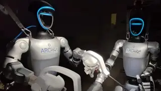 Robot hình người Mỹ lần đầu thực hiện phẫu thuật