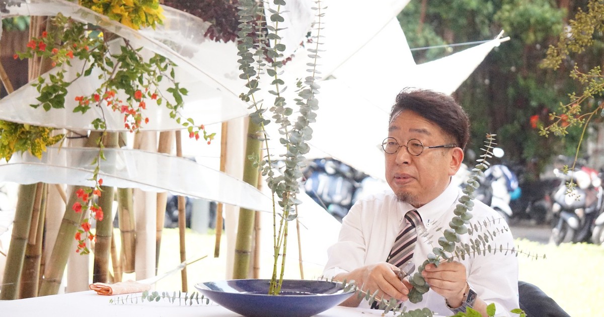 Bí ẩn Ikebana Nhật Bản: Trước khi ngắm hoa, khách phải cúi đầu cảm ơn hoa