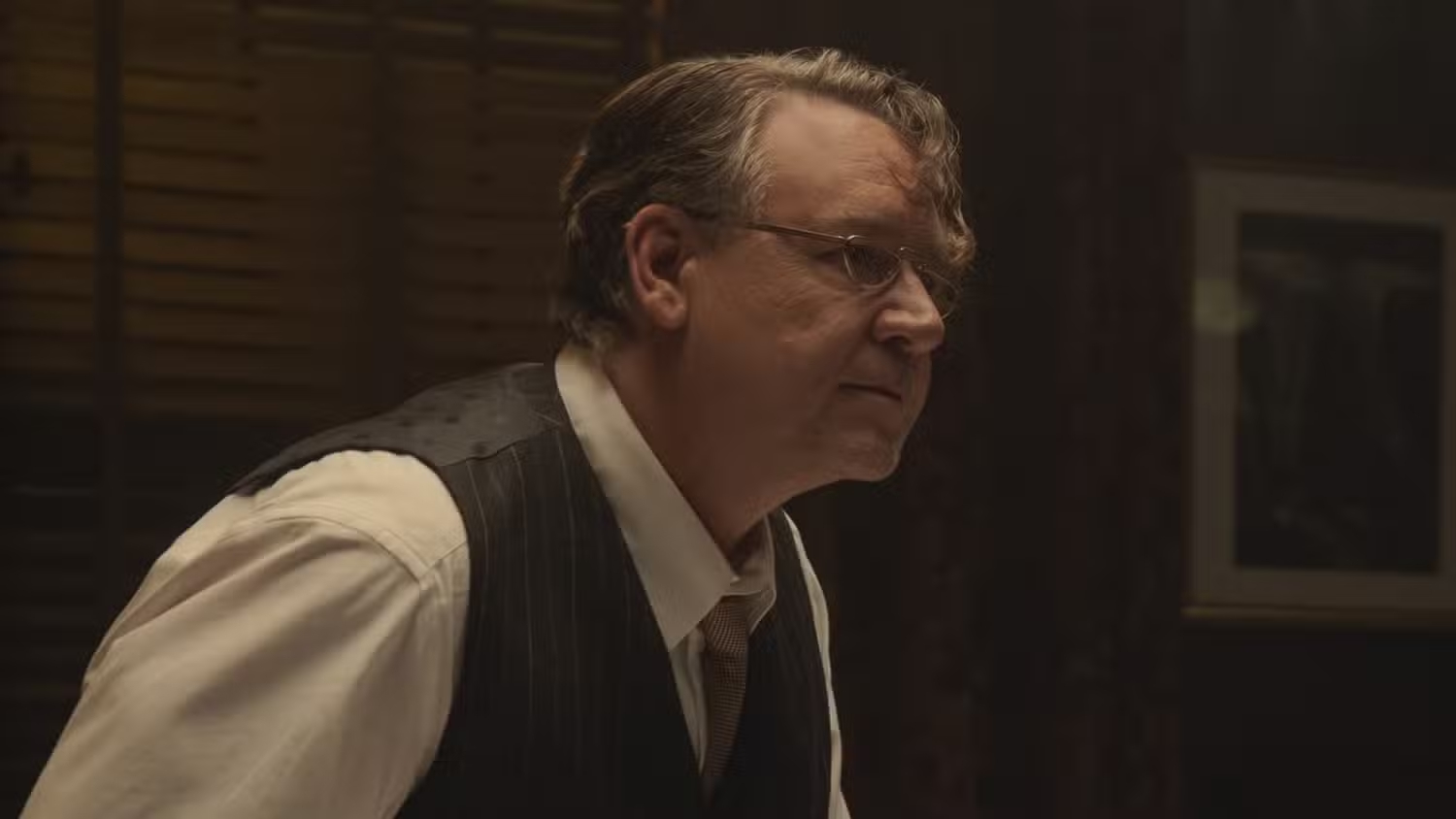 Tài tử hàng đầu Russell Crowe vào vai giáo sư Henry Murray, một nhân vật quan trọng trong phim.