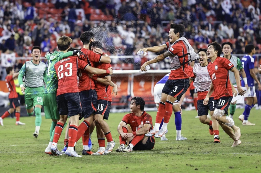 Các cầu thủ Hàn Quốc ăn mừng sau khi thắng Nhật Bản 1-0 ở chung kết bóng đá nam ASIAD 2026, trên sân Toyota, Nhật Bản ngày 3/10/2026. Ảnh: Reuters