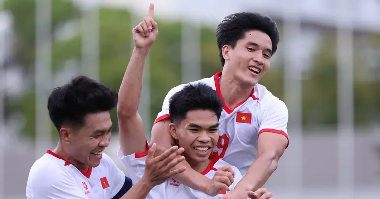 Philippines công bố danh sách nóng đấu đội tuyển Việt Nam tại FIFA ASEAN Cup, Lê Giang Patrik phải cẩn trọng