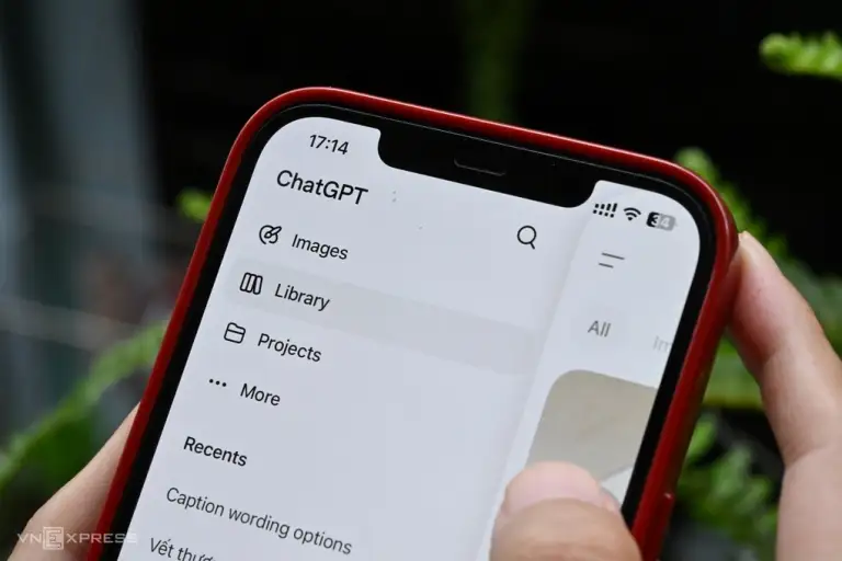 Một người dùng đang sử dụng ứng dụng AI ChatGPT. Ảnh: Trọng Đạt