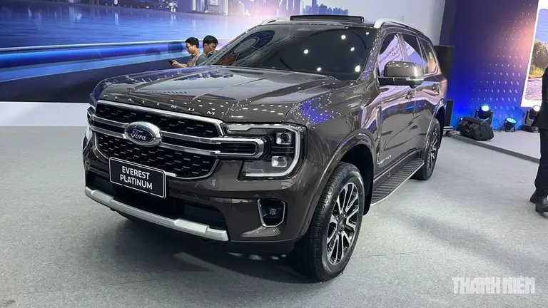 Mẫu xe thứ ba của Ford góp mặt trong danh sách này. Nỗ lực áp dụng các chương trình ưu đãi, giảm giá từ Ford cũng như đại lý giúp doanh số Ford Everest đạt 690 xe trong tháng 8.2026, giảm 159 xe so với tháng 7.2026. Ford Everest có sự thay đổi mạnh mẽ về thiết kế, công nghệ, vận hành… đây cũng là những yếu tố giúp Everest tạo được sức hút với khách hàng Việt Nam