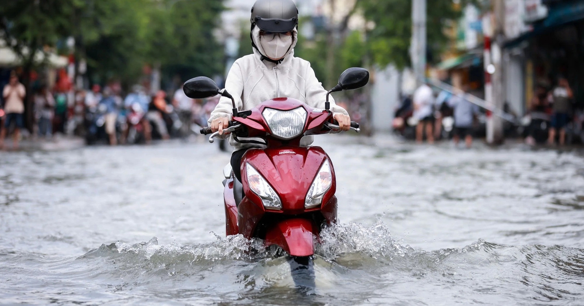 Nam bộ đón triều cường rất cao, miền Trung vẫn mưa lớn trên 250 mm
