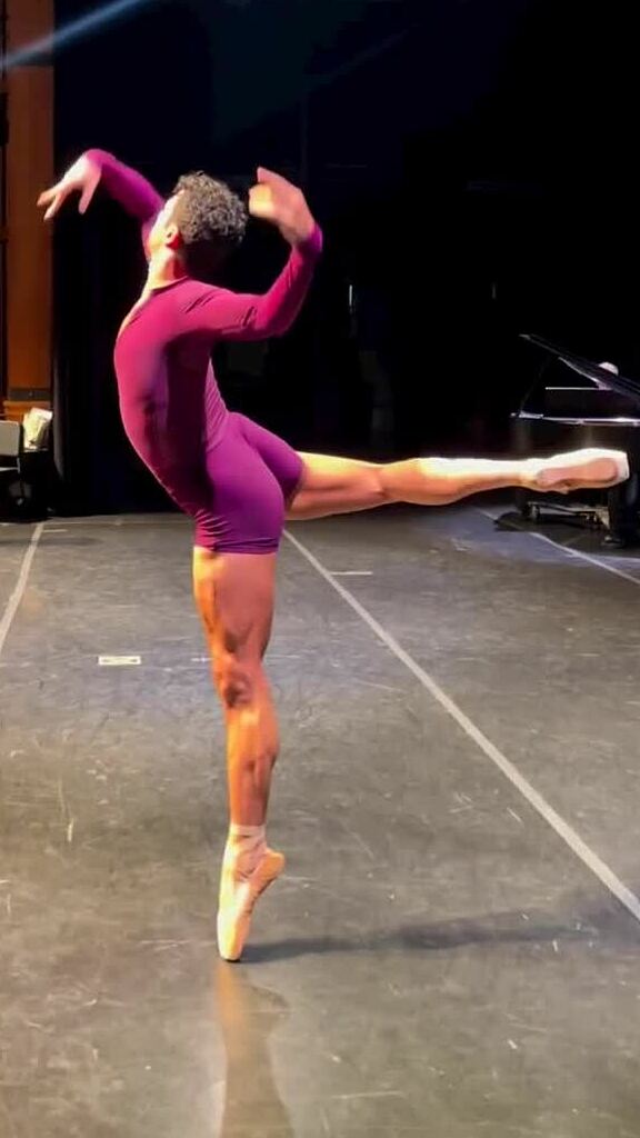 Gilbert Bolden III tập múa. Video: Instagram Gilbert Bolden