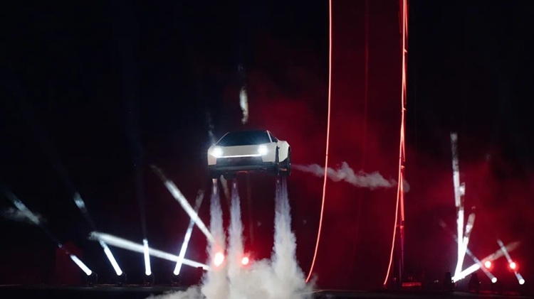Xe bay Tesla - chiêu trò trình diễn hay công nghệ tương lai?