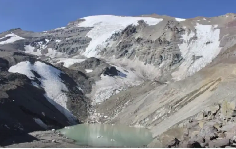 Các chuyên gia cảnh báo thị trấn Argentina có thể chỉ có 45 phút để sơ tán nếu hồ băng vỡ - Ảnh: infobae.com