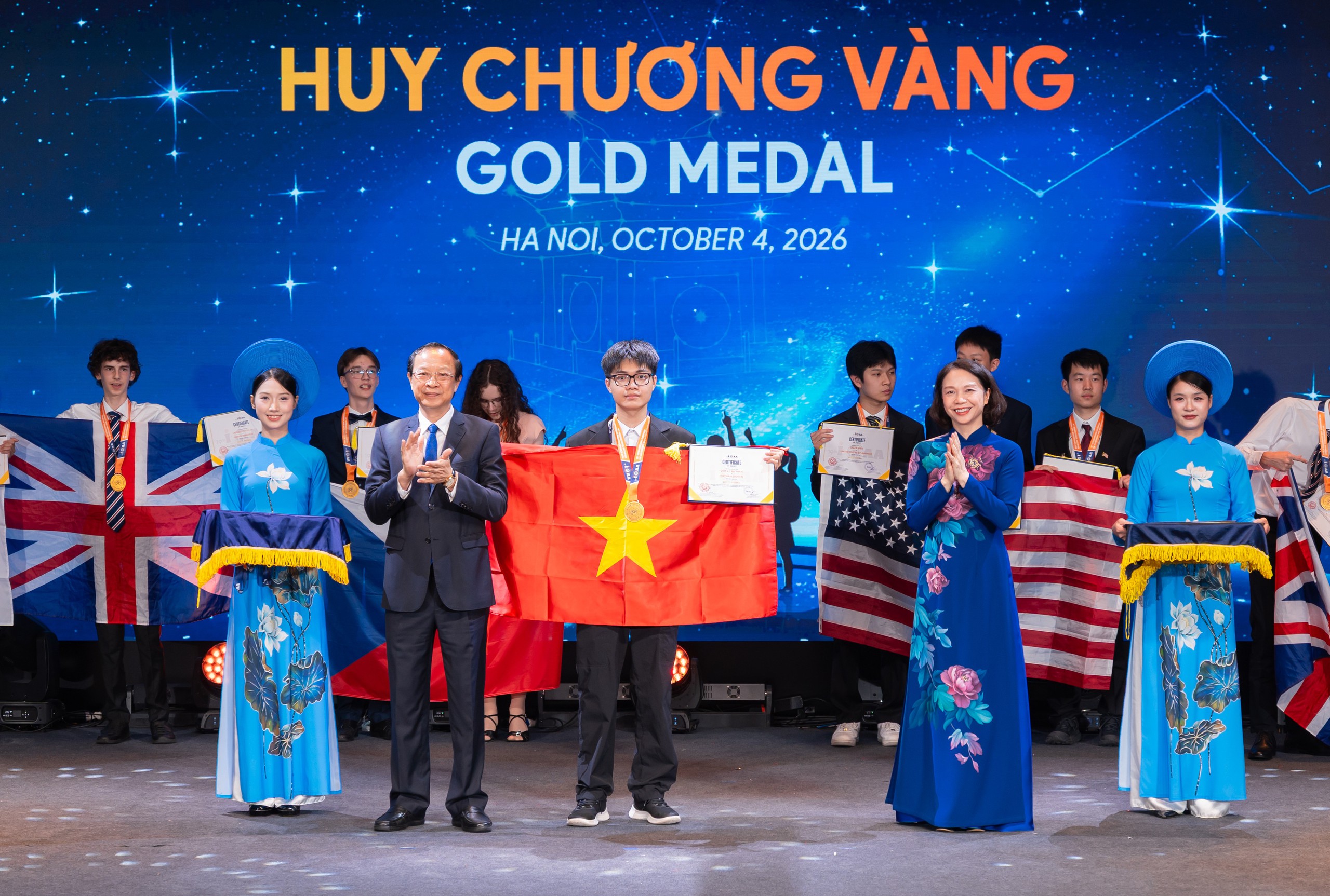 Học sinh Việt Nam nhận giải thưởng tại Olympic Thiên văn và Vật lý thiên văn quốc tế năm 2026 - Ảnh: BTC