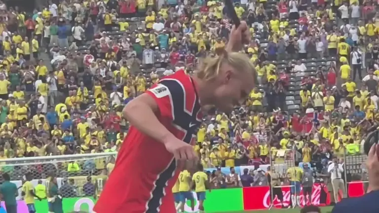 Erling Haaland đánh trống bắt nhịp ăn mừng cho Na Uy