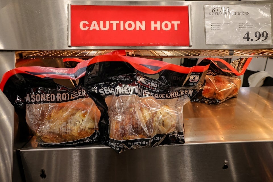 Gà quay tại một cửa hàng Costco thành phố New York, Mỹ, ngày 16/1. Ảnh: Reuters