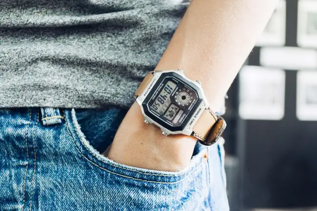 Trên tay/Đánh giá đồng hồ Casio AE1200WHD: Pin 10 năm, đẹp, ngầu, nhiều múi giờ & tính năng hay