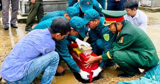 Phát hiện hài cốt liệt sĩ cùng mảnh vải dù