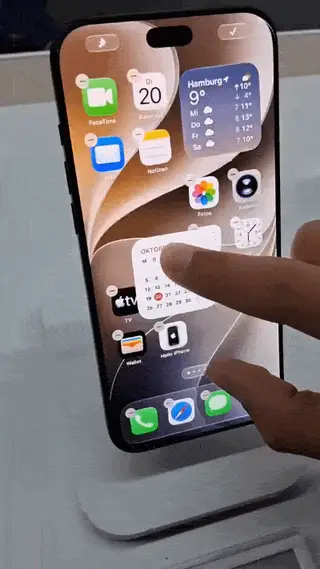 Video quay lại cảnh một động tác đơn giản khiến iPhone “loạn” giao diện rồi đen màn hình - Ảnh 1.