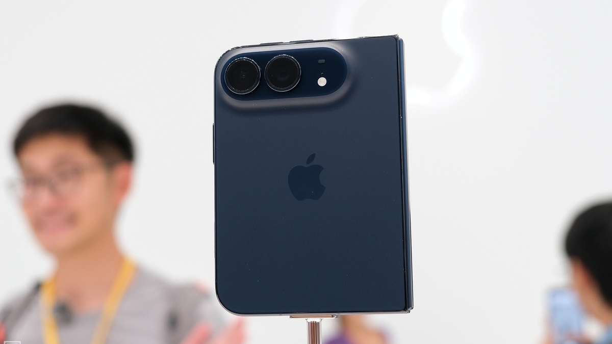 Giá iPhone Duo 'chợ đen' chênh gần 20 triệu đồng