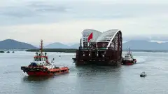 Lai dắt cầu đi bộ hình lá dừa vượt biển về trung tâm TP HCM