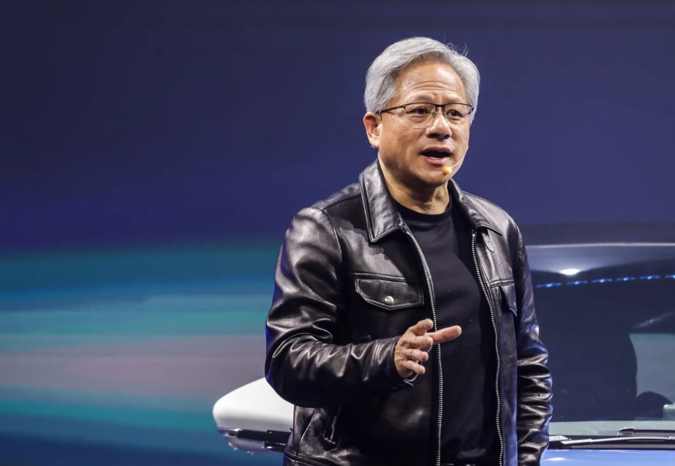 Jensen Huang trong chiếc áo khoác da đen Tom Ford vừa được đấu giá