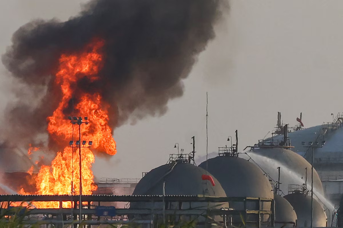 Đám cháy tại một cơ sở của Tập đoàn dầu khí Saudi Arabia Aramco ở phía nam thủ đô Riyadh, ngày 3-10 - Ảnh: AFP
