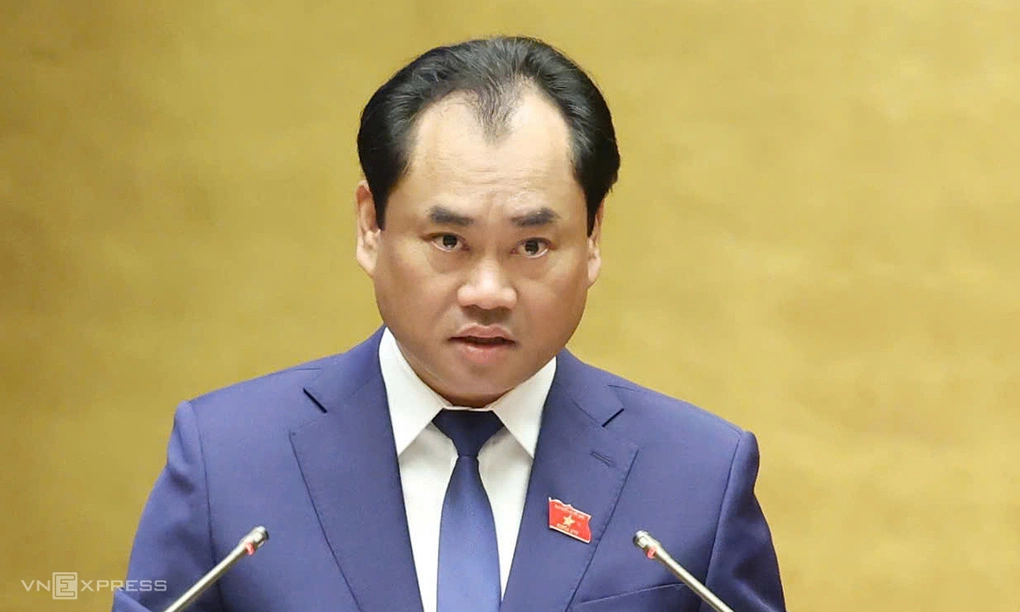 Bộ trưởng Nông nghiệp và Môi trường Trịnh Việt Hùng trình dự án Luật sáng 19/8. Ảnh: Hoàng Phong
