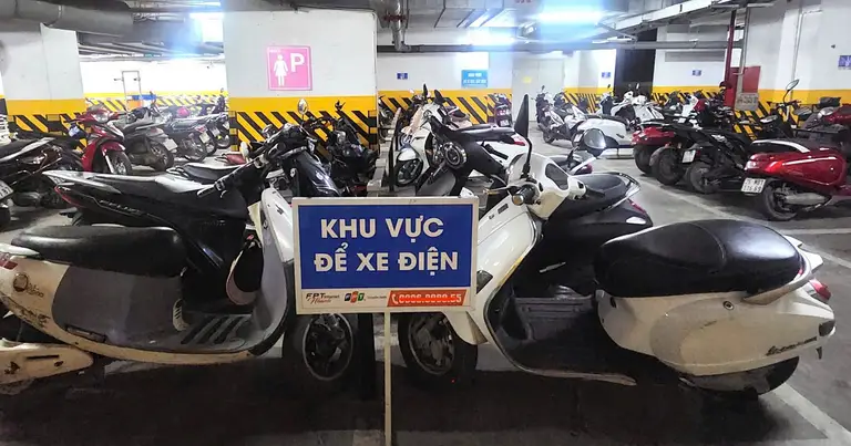 Chuyển đổi phương tiện xanh: Gỡ nút thắt hạ tầng cho chung cư Hà Nội