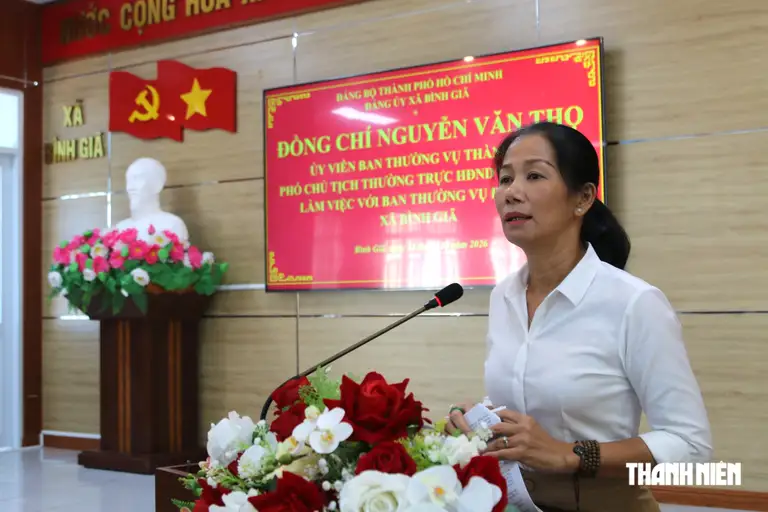 Bà Nguyễn Thanh Thủy, Chủ tịch UBND xã Bình Giã báo cáo tại buổi làm việc