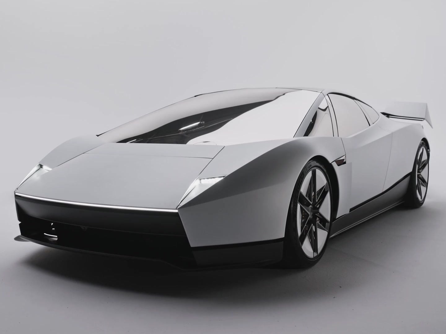 Tesla Roadster mới ra mắt: leo dốc dựng đứng, lộn nhào trên không nhờ "tên lửa" SpaceX